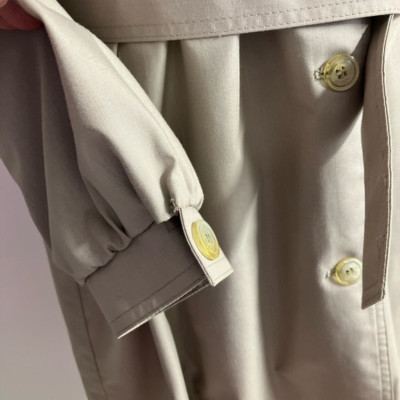 London Fog “Thinsulate” Women’s Trench Coat, 14 P, Khaki, Removable Liner - Picture 4 of 13